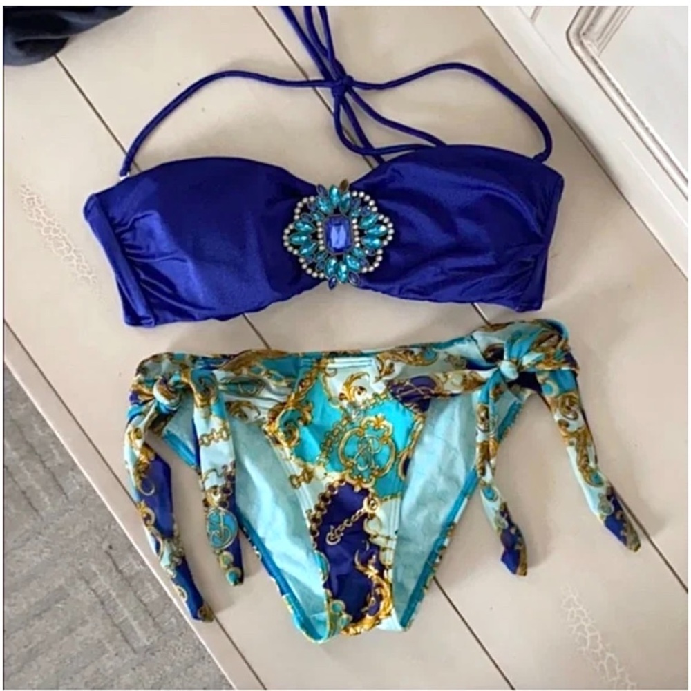 🪞 NEW SET VS Jeweled top + tie side bottom printed bikini matching set victoria
